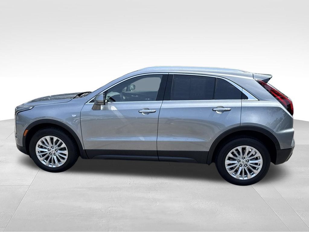 Used 2024 Cadillac XT4 Luxury w/ Cold Weather Package FWD image 4