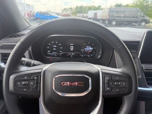 Used 2024 GMC Yukon SLT AWD/4WD image 23