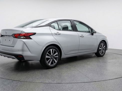 Used 2025 Nissan Versa SV image 9