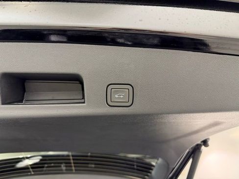 New 2026 Chevrolet Traverse High Country image 9