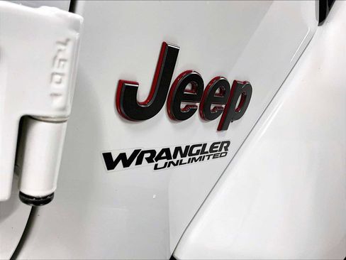 Used 2022 Jeep Wrangler Unlimited Rubicon w/ Xtreme Recon 35" Tire Package image 34