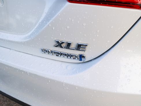 Used 2020 Toyota Camry XLE FWD image 11