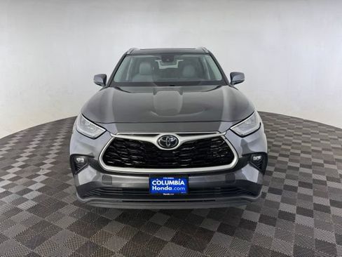 Used 2020 Toyota Highlander XLE w/ Protection Package #3 AWD/4WD image 2
