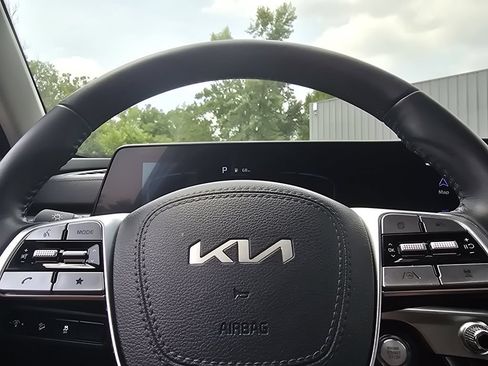 Used 2024 Kia Telluride LX FWD image 26