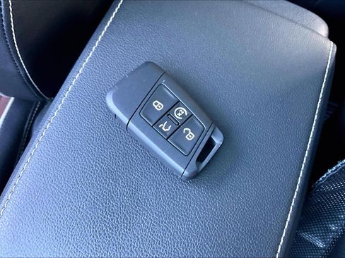 Certified 2024 Volkswagen Tiguan SEL R-Line AWD/4WD image 11