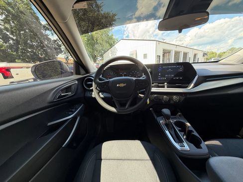 Used 2026 Chevrolet Trax LS FWD image 2