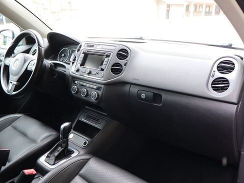 Used 2014 Volkswagen Tiguan SEL AWD/4WD image 17