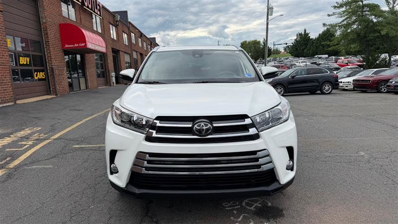 Used 2019 Toyota Highlander Limited AWD/4WD image 2