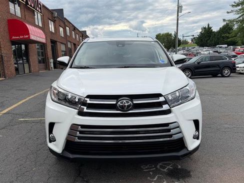 Used 2019 Toyota Highlander Limited AWD/4WD image 2