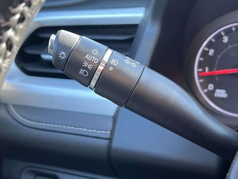 Used 2019 GMC Acadia SLT image 22