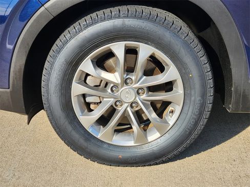 Used 2019 Hyundai Santa Fe SEL image 10