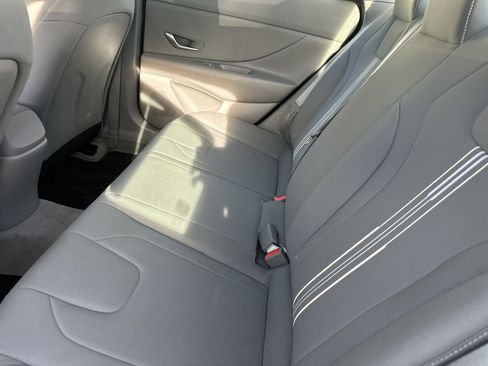 Used 2023 Hyundai Elantra SEL image 12