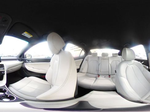 Used 2025 Genesis G70 2.5T image 40