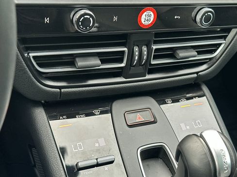 Certified 2025 Porsche Macan AWD/4WD image 23