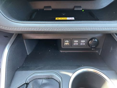 Used 2023 Toyota Highlander XLE AWD/4WD image 26