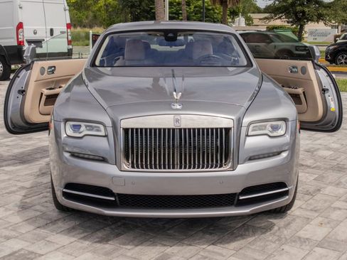 Used 2019 Rolls-Royce Wraith RWD image 4