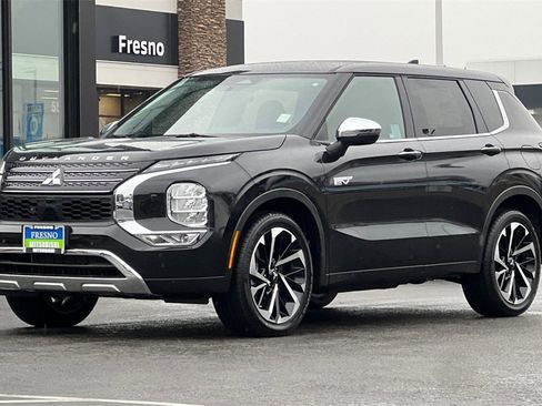 New 2025 Mitsubishi Outlander SE image 9