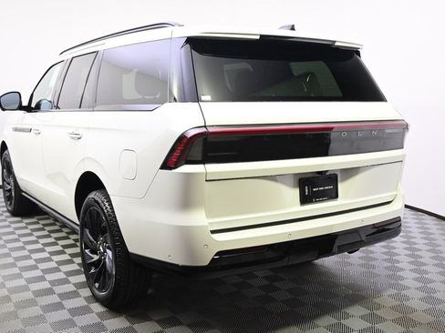 New 2025 Lincoln Navigator Reserve w/ Jet Appearance Package image 3