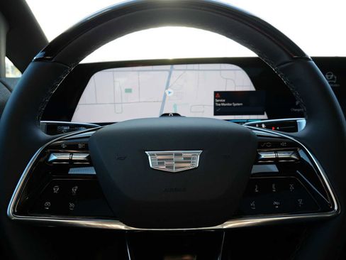 Used 2025 Cadillac Optiq Sport 2 w/ LPO, ONYX Package AWD/4WD image 24
