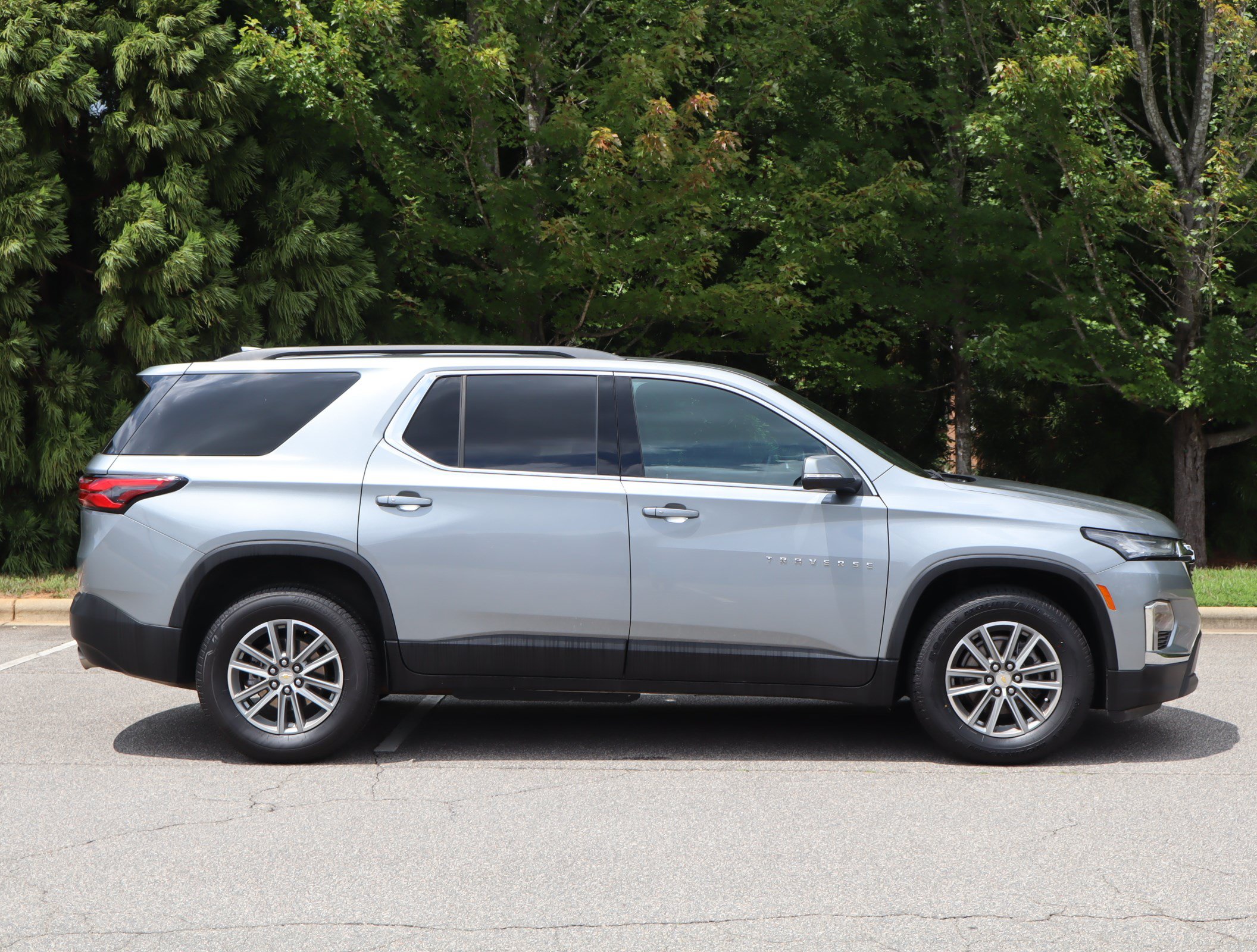 Used 2023 Chevrolet Traverse LT FWD image 10