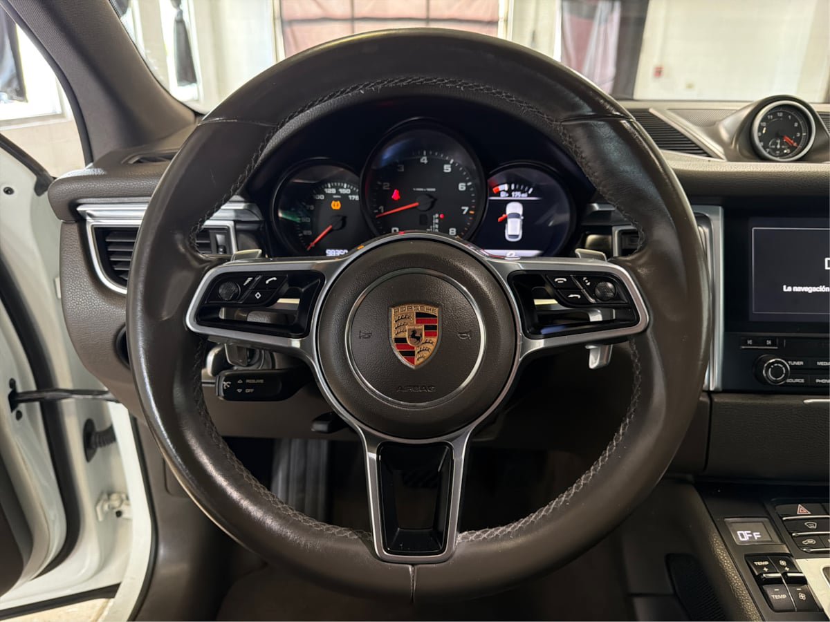 Used 2018 Porsche Macan AWD/4WD image 22