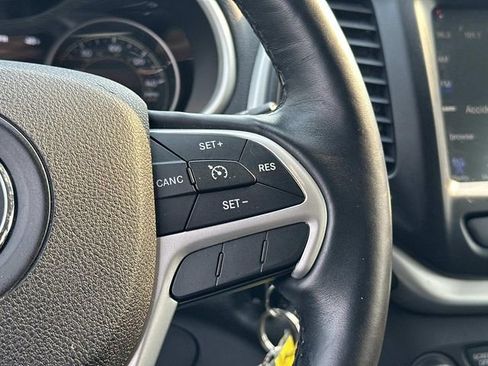 Used 2017 Jeep Cherokee Trailhawk image 29