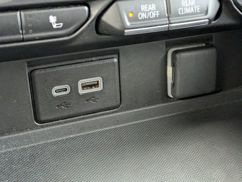 Used 2024 Chevrolet Suburban LT image 25