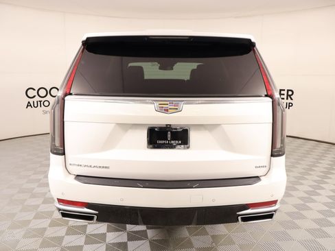 Used 2022 Cadillac Escalade Luxury AWD/4WD image 21