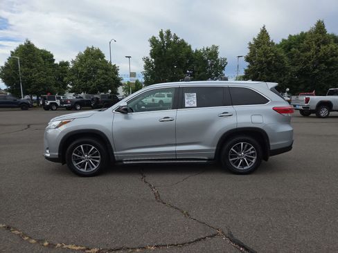 Used 2018 Toyota Highlander XLE FWD image 11