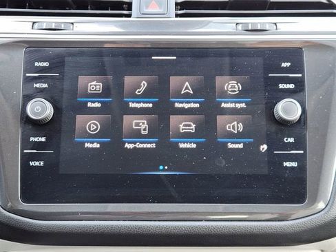 Used 2023 Volkswagen Tiguan SE image 12