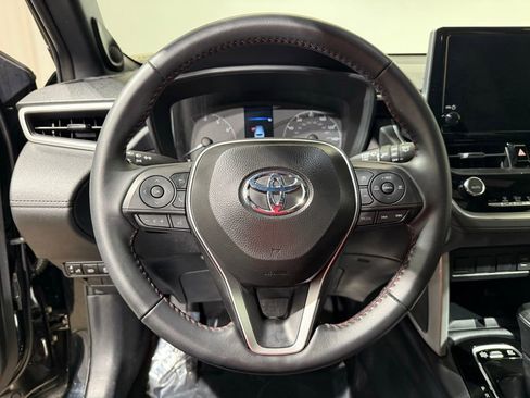Used 2025 Toyota Corolla Cross AWD Hybrid w/ Moonroof Package image 24
