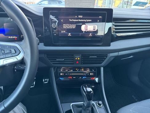 Certified 2025 Volkswagen Jetta Sport image 23