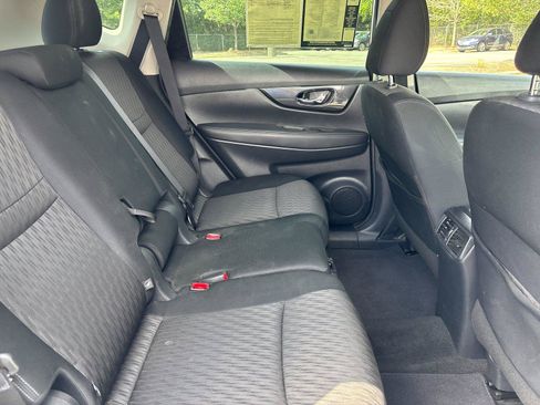 Used 2018 Nissan Rogue S FWD image 36