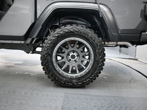 Used 2023 Jeep Gladiator Sport AWD/4WD image 15