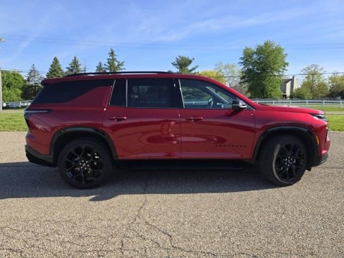 Used 2024 Chevrolet Traverse RS w/ LPO, Floor Liner Package AWD/4WD image 19