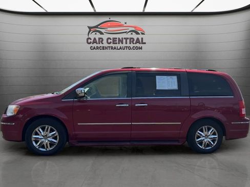 Used 2010 Chrysler Town & Country Limited w/ Trailer Tow Group FWD image 2