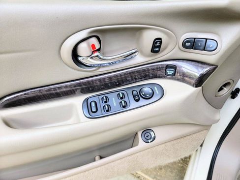 Used 2003 Buick Le Sabre Limited w/ Celebration Edition Package FWD image 12