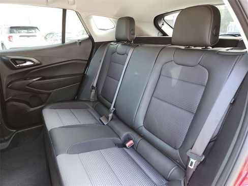 Used 2025 Chevrolet Trax LT w/ LT Convenience Package image 16