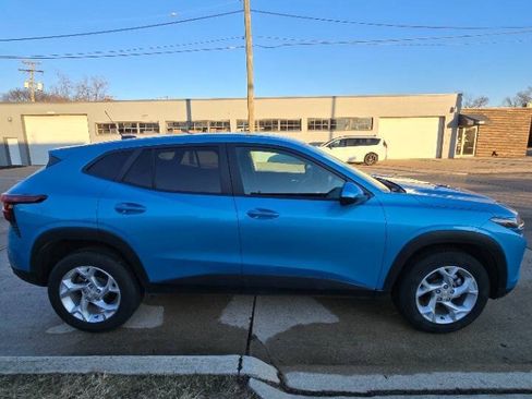 Used 2025 Chevrolet Trax LS w/ LS Convenience Package FWD image 10