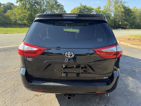 Used 2017 Toyota Sienna XLE w/ XLE Navigation Package FWD image 6