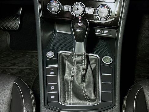 Used 2022 Volkswagen Jetta SE image 14