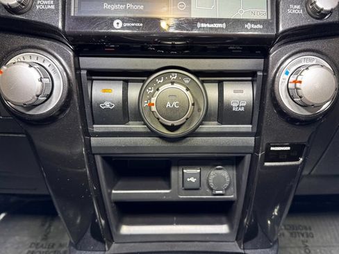 Used 2020 Toyota 4Runner TRD Off-Road Premium w/ Moonroof Package AWD/4WD image 33