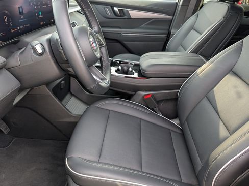 Used 2025 Buick Enclave Preferred image 11