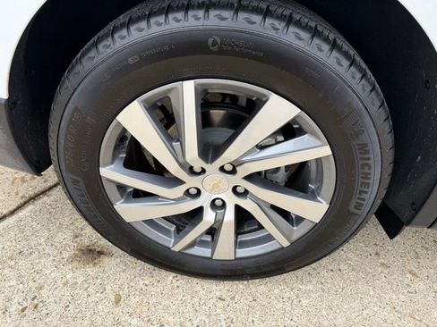 Used 2023 Chevrolet Equinox Premier w/ LPO, Floor Liner Package image 27