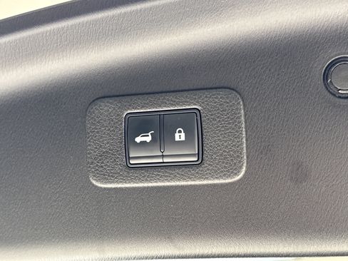 Used 2021 Nissan Armada SV w/ SV Appearance Package RWD image 19