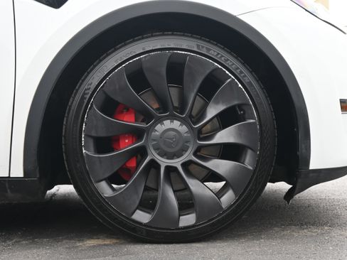 Used 2022 Tesla Model Y Performance AWD/4WD image 13