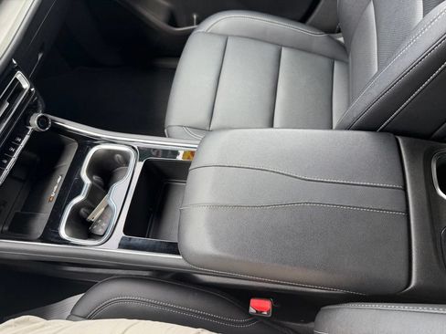 Certified 2025 Chevrolet Traverse LT FWD image 23