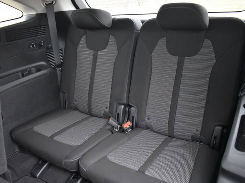 Used 2023 Kia Sorento LX image 20