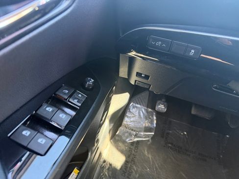 Used 2016 Toyota Prius Two image 22