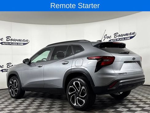 Used 2025 Chevrolet Trax RS w/ Driver Confidence Package FWD image 2
